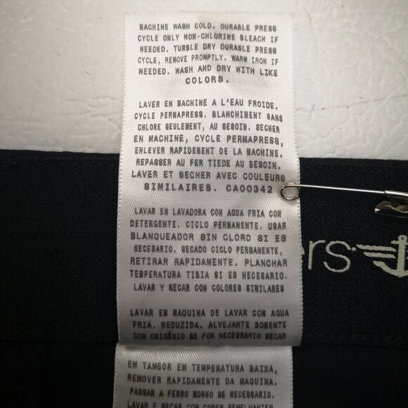 Dockers Ladies Size 12 Black Straight Legs Zipper & 2 Clasp Closure Capri Pants - Picture 6 of 14